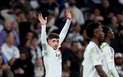Real Madrid giành chiến thắng ở phút 90+3, tiếp tục bám đuổi Barca