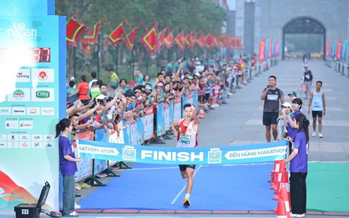 Lê Văn Hương và Trần Văn Đảng tỏa sáng tại giải chạy Đền Hùng Marathon 2025: 