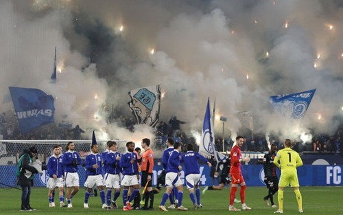 Schalke và Hamburger SV: Những gã khổng lồ sa sút của bóng đá Đức