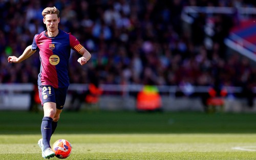 De Jong đang là điểm yếu của Barca