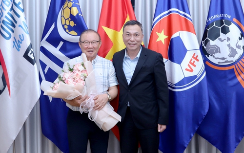 Làm sếp lớn ở Liên đoàn bóng đá Hàn Quốc, HLV Park Hang Seo vẫn hỗ trợ bóng đá Việt Nam