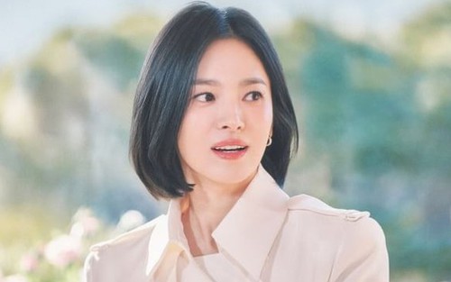Song Hye Kyo: Độc thân, giàu có và lòng nhân ái thầm lặng
