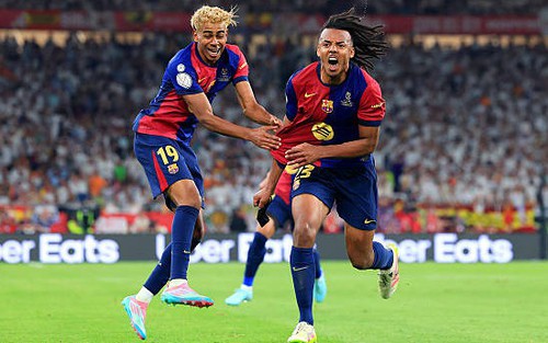 Jules Kounde lao lên như không có ngày mai, trở thành người hùng bất ngờ của Barca