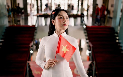 Nữ ca sĩ gây sốt với bản hit đạt hơn 2 tỷ lượt nghe đợt 30/4 này là ai?