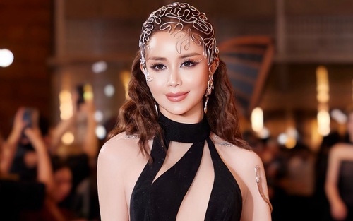 Sella Trương quyến rũ với trang phục của NTK Lê Thanh Hoà