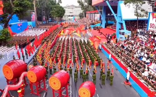 Mãn nhãn với màn trống hội mở đầu đại lễ mừng 50 năm đất nước thống nhất