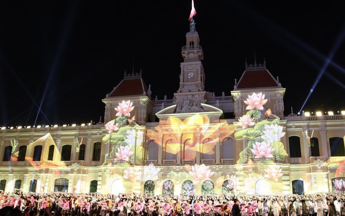 Trình chiếu 3D Mapping kết hợp Vũ điệu khăn rằn “Sắc màu thành phố Bác”