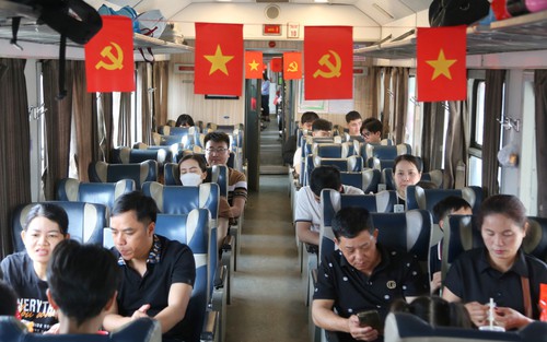 Hàng chục nghìn hành khách đi và đến Hải Phòng bằng tàu hỏa trong ngày 30/4