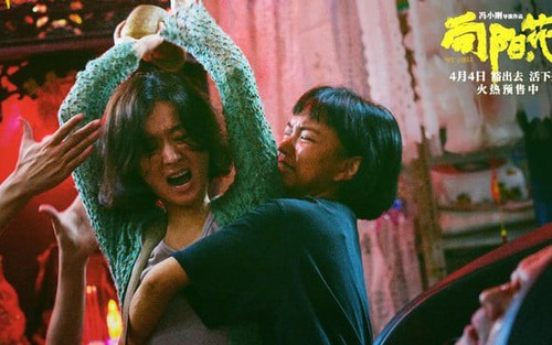 Triệu Lệ Dĩnh trong phim "Hoa hướng dương" gây tranh cãi: Đỉnh cao diễn xuất hay lằn ranh thô tục