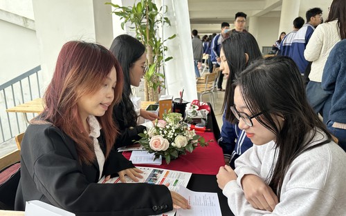 Bộ Giáo dục và Đào tạo "tuýt còi" các trường tuyển sinh sử dụng "tổ hợp lạ"