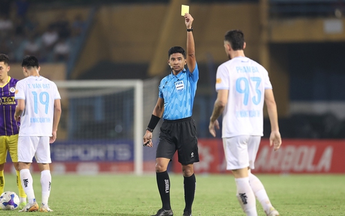 V-League 'cẩn thận củi lửa'