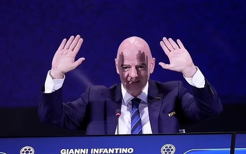 Chủ tịch FIFA bị chỉ trích vì đến muộn đại hội, nhiều thành viên bỏ ra ngoài