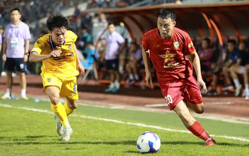 V-League 2024/25: 'Nước xa không cứu được lửa gần'
