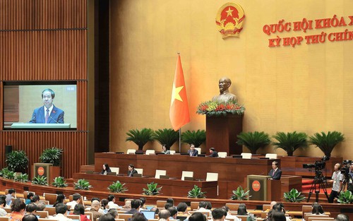 Quốc hội thảo luận về miễn, hỗ trợ học phí đối với trẻ mầm non, học sinh