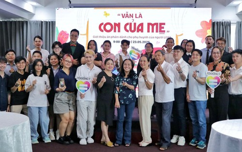 Ra mắt ấn phẩm "Vẫn là con của mẹ" dành cho cha mẹ có con thuộc cộng đồng LGBT