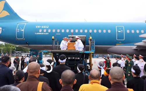 Các tầng lớp nhân dân xúc động tiễn đưa nguyên Chủ tịch nước Trần Đức Lương