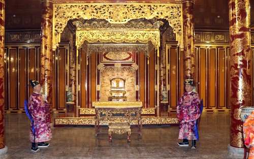 Cận cảnh Ngai vàng - Bảo vật quốc gia ở Điện Thái Hoà trước khi bị xâm hại