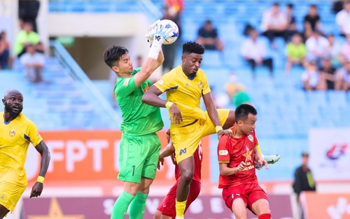 Thắng nhờ ngoại binh, Quảng Nam tràn trề hy vọng trụ lại V-League