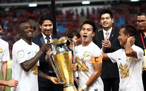 Đội bóng Đông Nam Á đánh bại MU để giành Cúp, 'truyền nhân của Sir Alex' nhận thất bại đầu tiên khi kế nhiệm