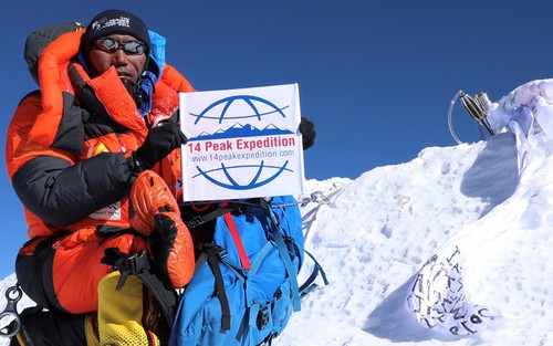 Nhà leo núi người Nepal lập kỷ lục leo đỉnh Everest lần thứ 31