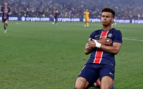 PSG trên đỉnh châu Âu: Messi, Neymar và Mbappe không làm được, nhưng một cầu thủ 19 tuổi đã làm được