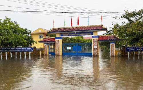 Nhiều nơi ở thành phố Huế bị ngập lụt trong nước lũ