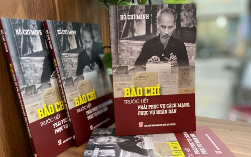 Phát hành sách “Báo chí trước hết phải phục vụ cách mạng, phục vụ nhân dân”