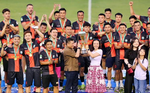 Bóng đá Hà Nam Ninh lên ngôi