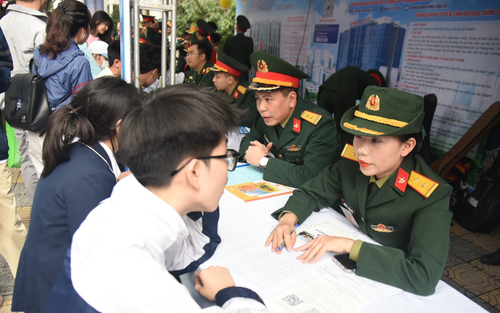 Tổng hồ sơ đủ điều kiện dự tuyển vào học viện, trường Quân đội năm 2025 tăng gần 42%