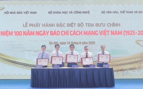 Phát hành bộ tem đặc biệt kỷ niệm 100 năm Ngày Báo chí Cách mạng Việt Nam