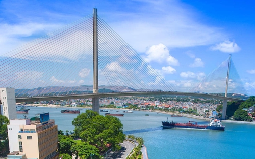 Chấn chỉnh hoạt động bay dù lượn thiếu an toàn tại Bãi Cháy