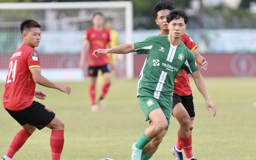 Tin nóng bóng đá Việt hôm nay 22/6: Công Phượng khích lệ đồng đội; Xuân Sơn tập cùng Nam Định trước ngày đăng quang V-League
