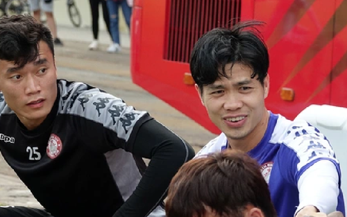 Công Phượng đọ tài Bùi Tiến Dũng ở trận play-off