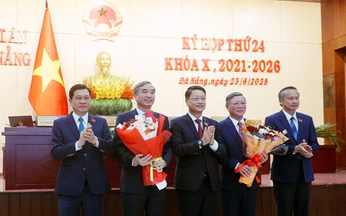 Chủ tịch UBND và Chủ tịch MTTQ Việt Nam thành phố Đà Nẵng xin nghỉ hưu trước tuổi