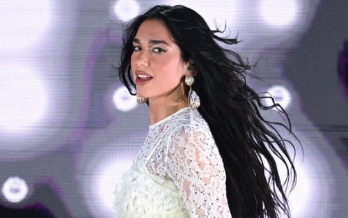Dua Lipa và đêm diễn "chờ đợi cả cuộc đời"