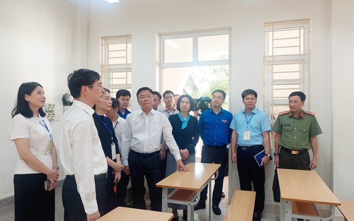 Kỳ thi tốt nghiệp THPT 2025: Phó Thủ tướng Lê Thành Long kiểm tra tại Quảng Ninh