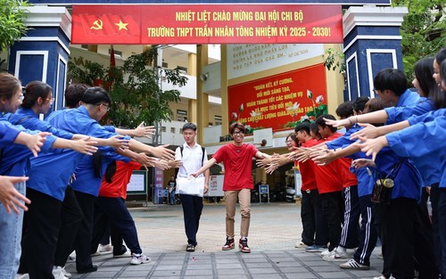 Kỳ thi tốt nghiệp THPT 2025: Thí sinh Hà Nội thấy thú vị với chủ đề nghị luận xã hội đề thi Ngữ văn