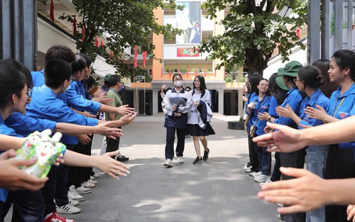 'Vùng trời quê hương nào cũng là bầu trời Tổ quốc'