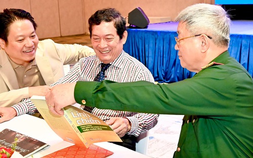 Cuốn 'Lính chiến' và khoảnh khắc tri ân thiêng liêng tại Lễ hưởng ứng Giải thưởng quốc gia về quyền con người 'Việt Nam Hạnh phúc'