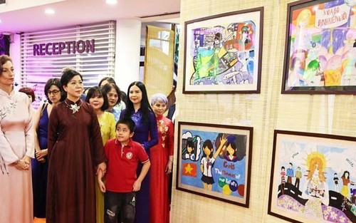 Phu nhân Tổng Bí thư Tô Lâm và Tổng Giám đốc UNESCO Audrey Azoulay dự Triển lãm "Chúng tôi CÓ THỂ"