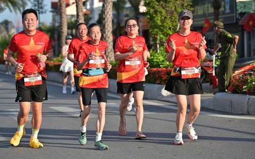 Nhiều gia đình tham gia giải chạy phong trào "Chung một quyết tâm – Vì cộng đồng không ma túy”