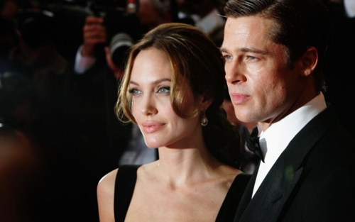 Angelina Jolie sẵn sàng tiết lộ sự thật xấu xí về cuộc hôn nhân với Brad Pitt
