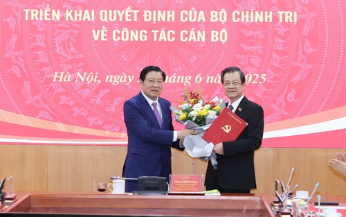 Trao Quyết định của Bộ Chính trị điều động, bổ nhiệm Phó Trưởng Ban Nội chính Trung ương