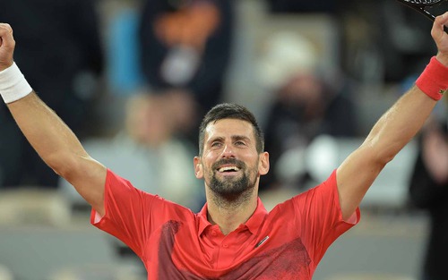 Ngược dòng hạ Zverev, Djokovic đối đầu Sinner ở bán kết Roland Garros 2025