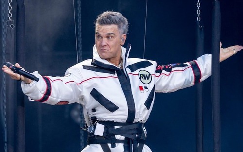 Robbie Williams và màn trở lại hoành tráng của "ông hoàng giải trí"