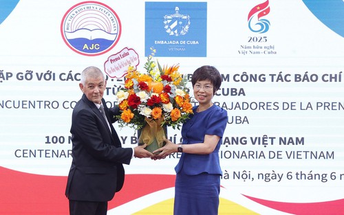 Hội Nhà báo Cuba trao tặng Huy chương Felix Elmusa cao quý dành cho 5 nhà báo Việt Nam