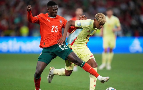 Hậu vệ PSG ‘bỏ túi’ Lamine Yamal và ghi bàn cho ĐT Bồ Đào Nha, vô địch Cúp C1 và Nations League ở cùng SVĐ
