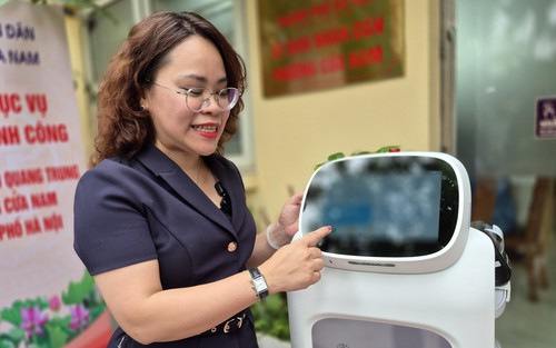 Đưa robot vào phục vụ hành chính công - cách làm sáng tạo từ cơ sở