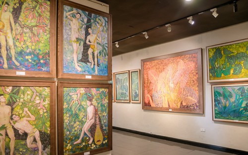 Triển lãm “Những chiếc lông công” – Dấu ấn 15 năm sáng tạo của Dương Xuân Quyền