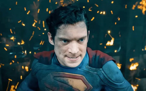 "Superman" tái khởi động "cuộc xâm chiếm" của vũ trụ DC